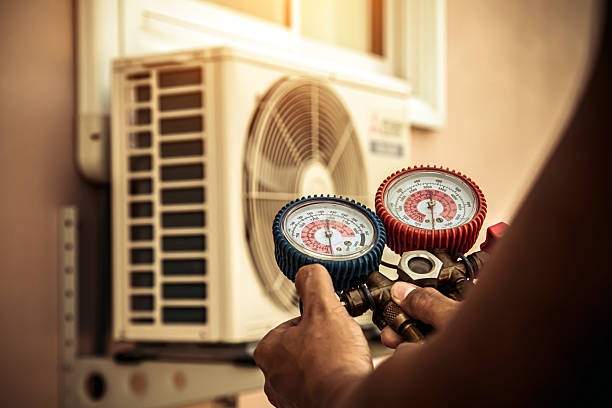 Professional Hvac technician working in Rising Star, TX